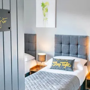 2 The Gathering Apartment